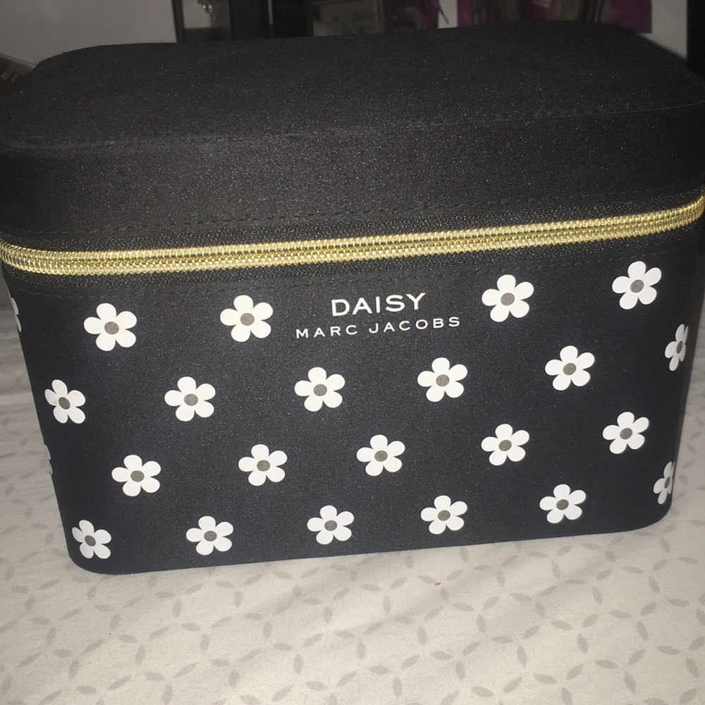 DAISY by Marc Jacobs BOX